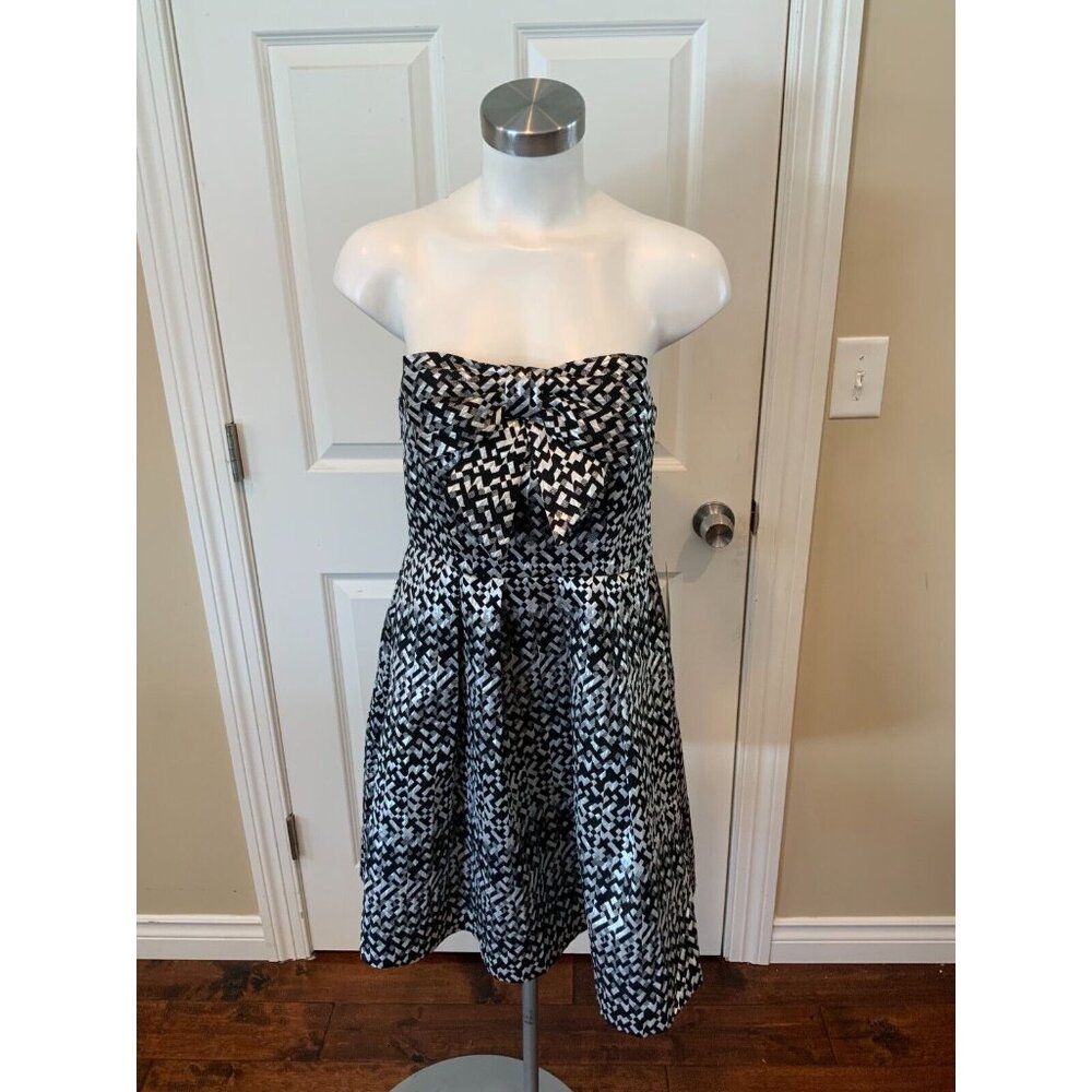 Eva Franco Silver & Black Geometric Strapless Cocktail Dress w/ Bow, Size 0